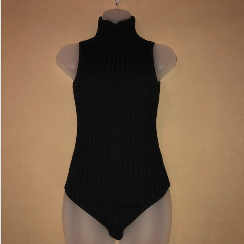 ✨Black no sleeve turtleneck bodysuit ✨